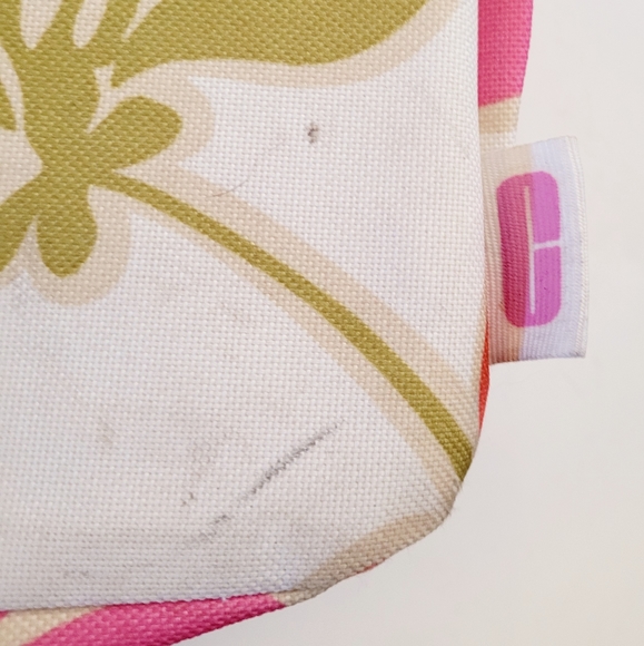 Clinique Tote - Picture 9 of 12